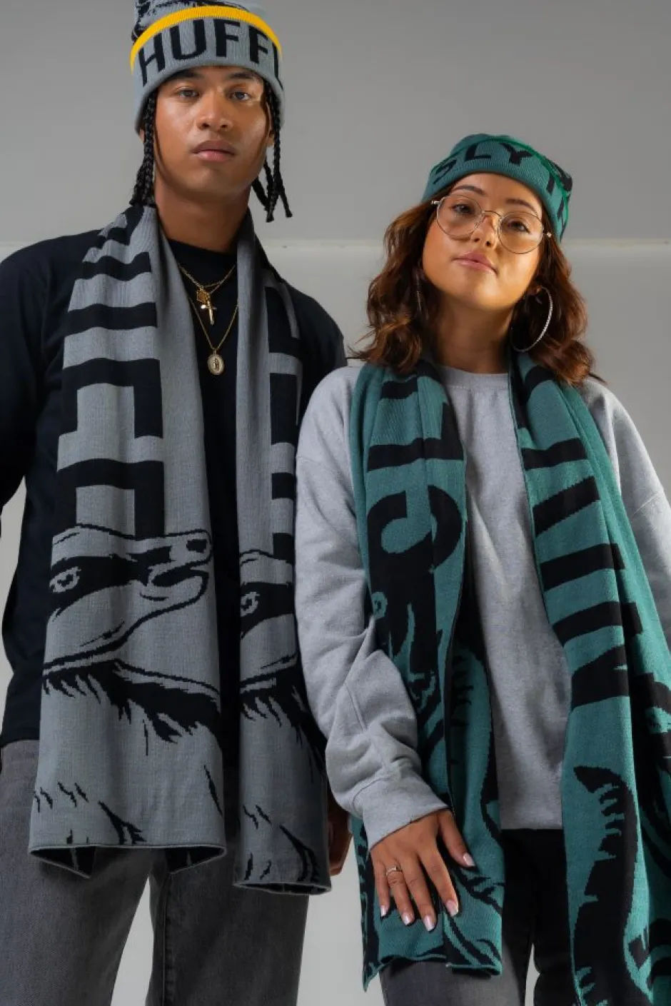 Harry Potter Gryffindor Luxury Adults Beanie & Jacquard Scarf Set-Bioworld International Shop